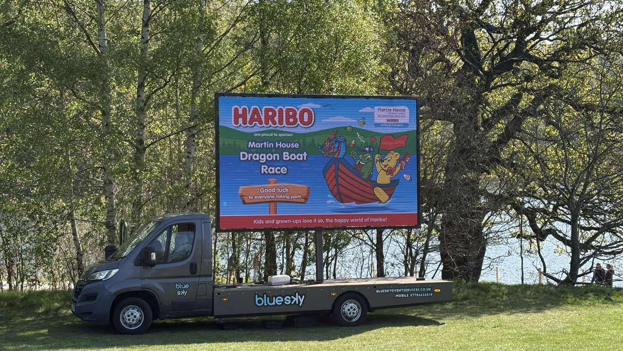 Electronic board showcasing HARIBO as head sponsor of the event.
