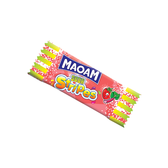 flaches, rechteckiges Stück Kaubonbon mit illustrierter Erdbeere und Rhabarber auf der hellroten "MAOAM Sour Stripes"-Verpackung