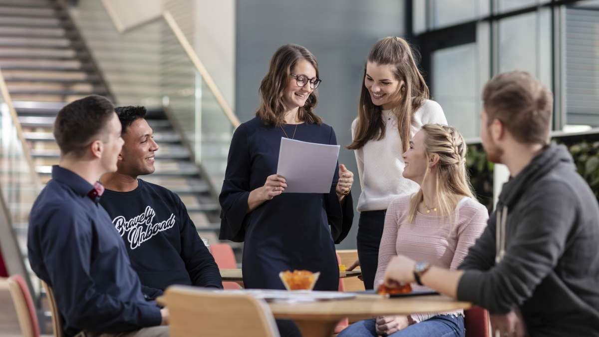 Ausbildungsmesse Schueler