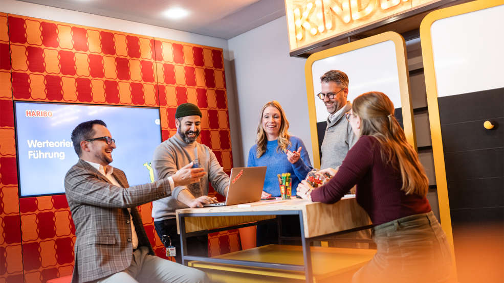 Stage Desktop Meeting Room Childlike Happiness