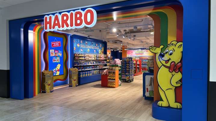 Ansichtsbild vom HARIBO Shop in Wien im Donauzentrum: Außenansicht des Shop-Eingangs