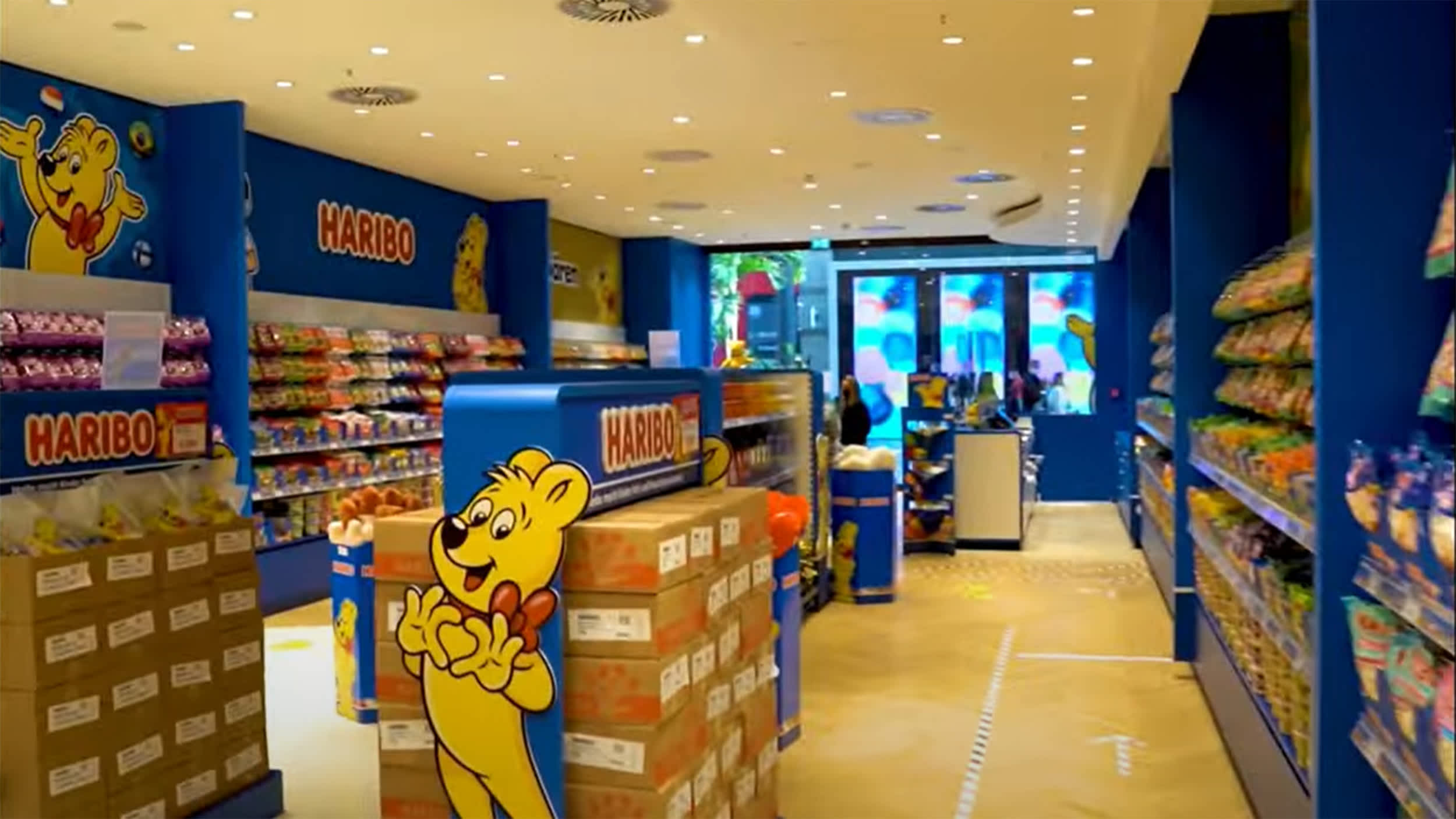 Thumbnail für HARIBO Store Video mit HARIBO Aufstellern und Produkten