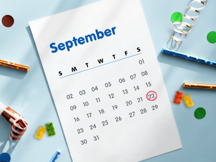 A September calendar sheet with the 15th circled in red, placed on a light blue surface surrounded by colorful gummy bears, party blowers, and confetti. The text 'Step by Step' is displayed in large yellow letters on a blue background, with the subtitle 'That's how it works: Plan your birthday step by step!' — illustrating how to plan a birthday party step by step. This inviting scene perfectly captures the essence of birthday party planning, from picking the right date to organizing every detail, and answers the question how far in advance should you plan a birthday party.