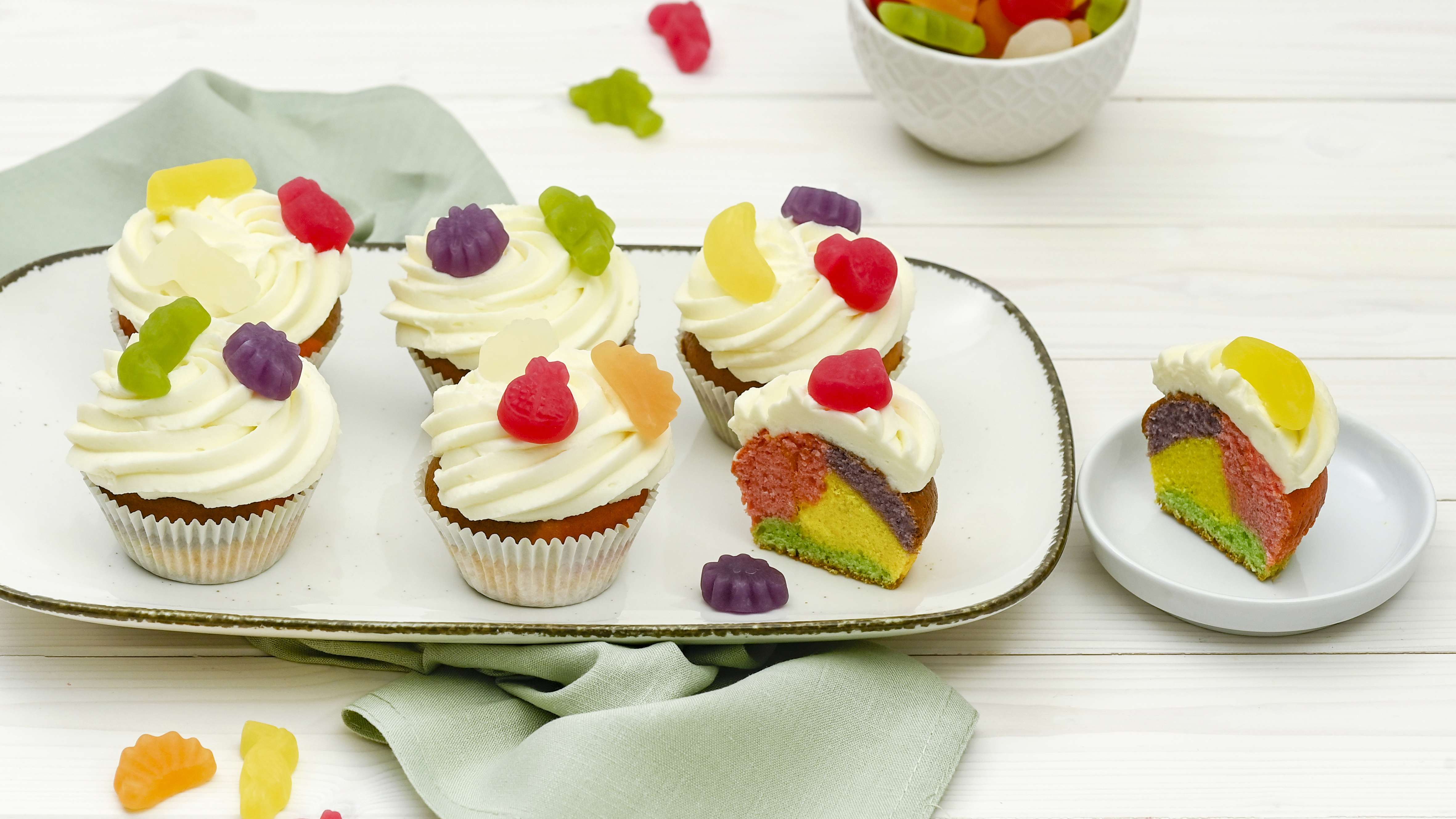 20220427 Content Factory Haribo Papageienmuffins Rezeptbild quer