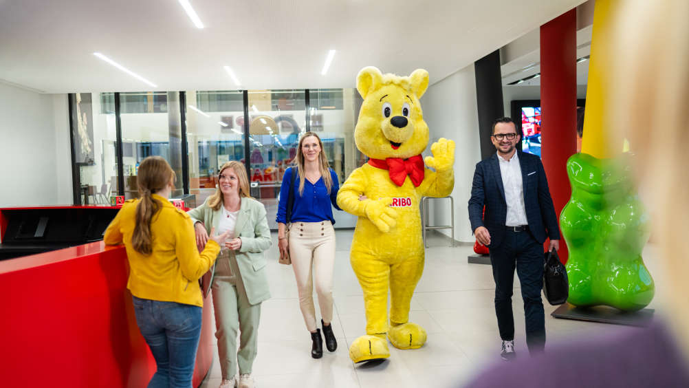 Stage Desktop Reception with Goldbear