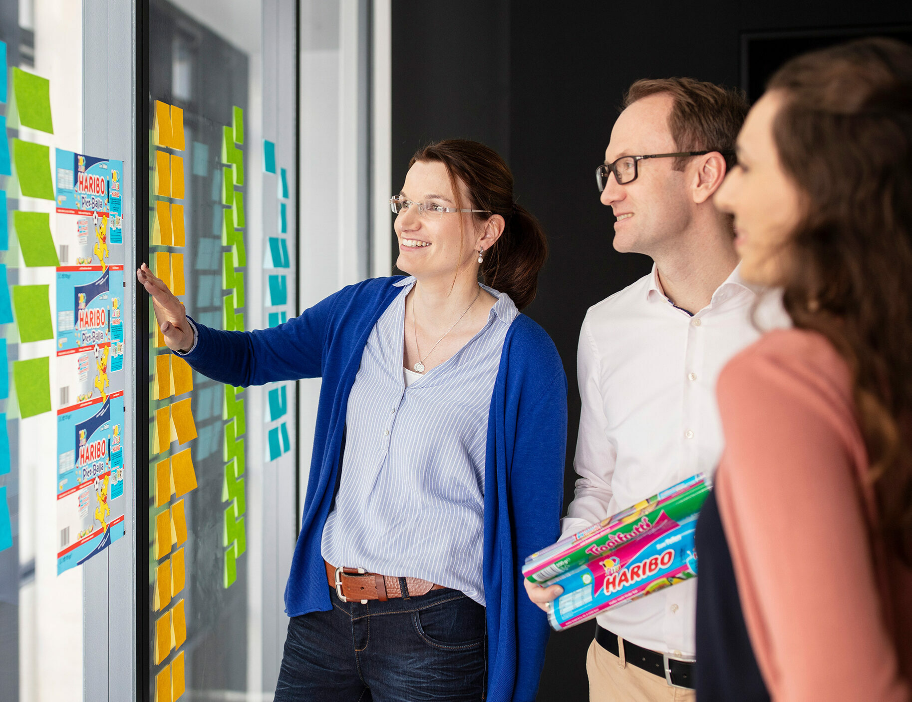 Mitarbeiter, Post-its (HR, Stage, Teaser, 4:3)
