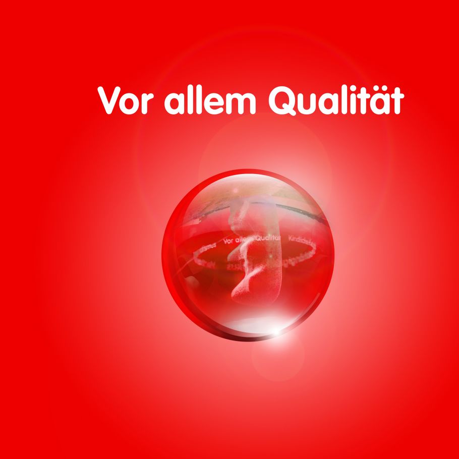Rote Kugel auf rotem Hintergrund mit dem Schriftzug "Vor allem Qualität"