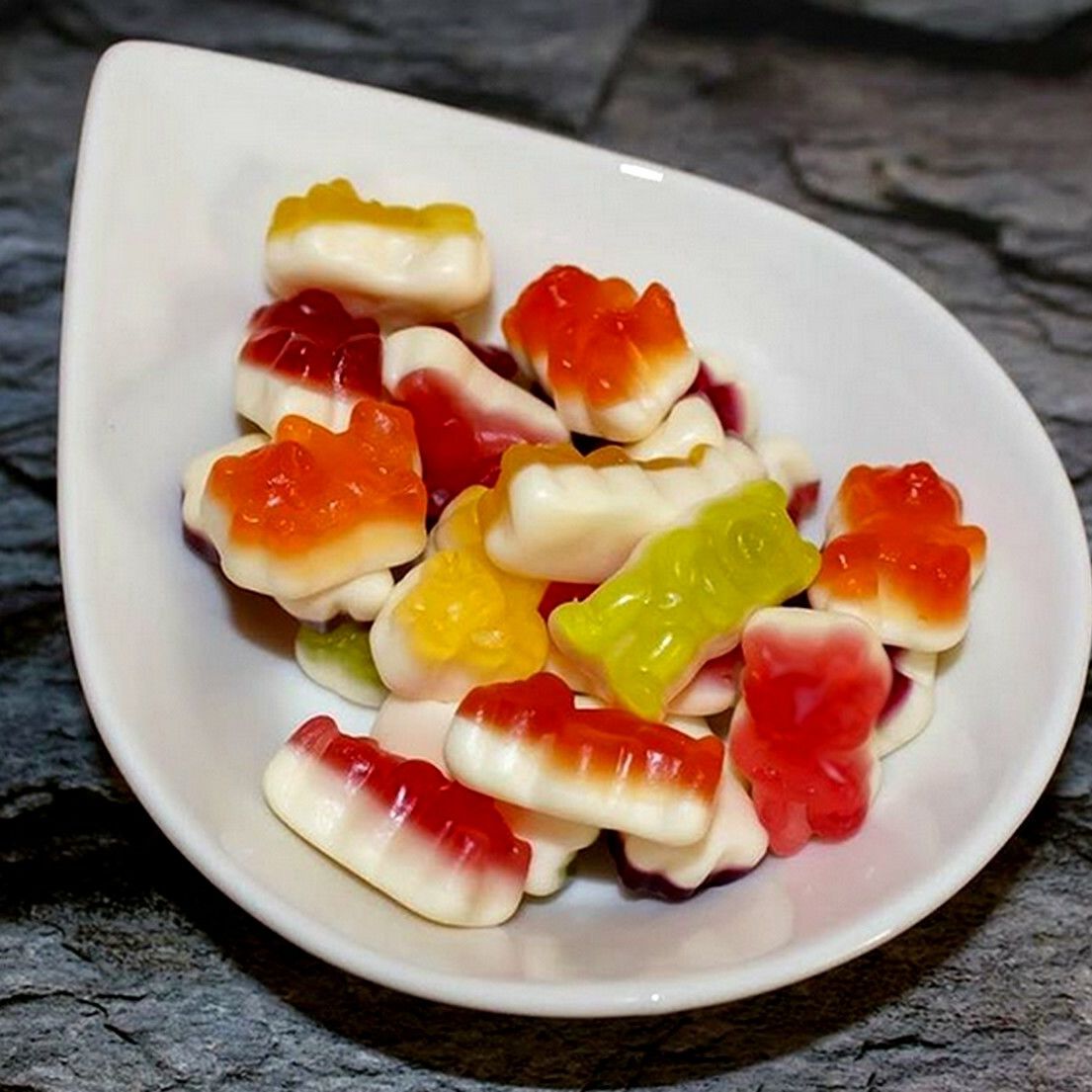 Milchbären in einer Schale