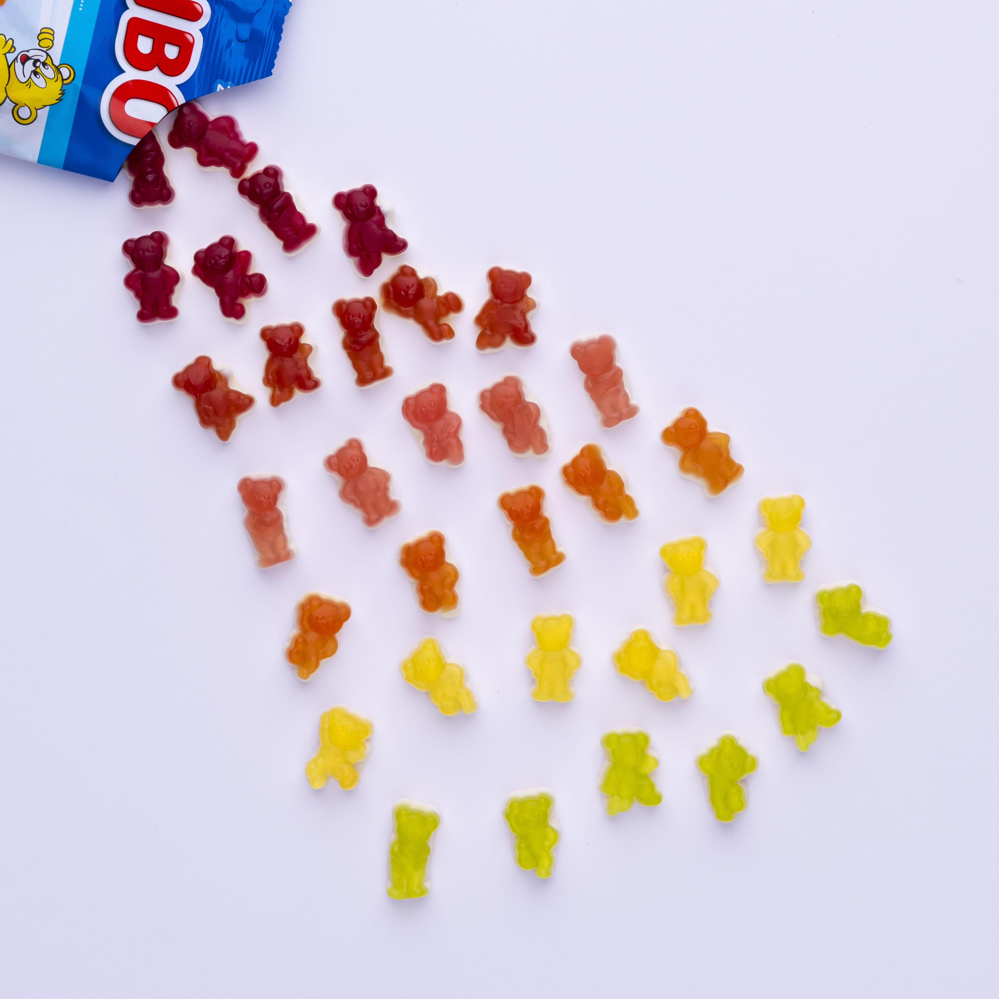 Bunte Milchbären nach Farbe sortiert