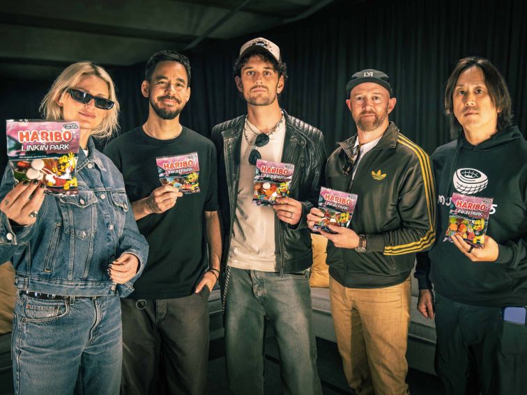 Die Band Linkin Park mit der Fruchtgummi-Sonderedition HARIBO Linkin Park Mix