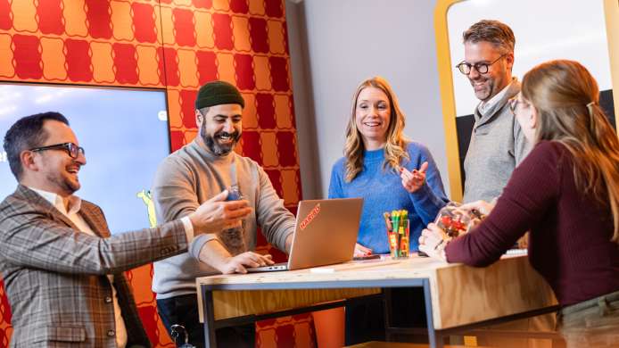 Teaser Bubble Meeting Childlike Happiness