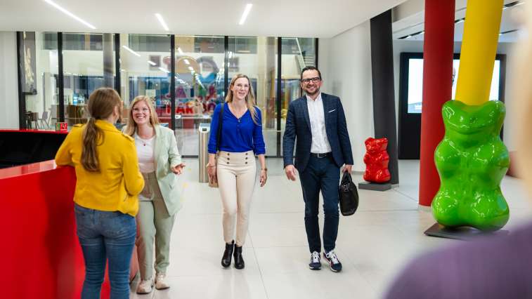 Teaser Rectangle Reception