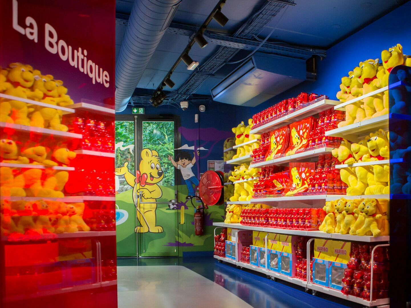 Store Interior 1 (Boutique, Teaser, 4:3)