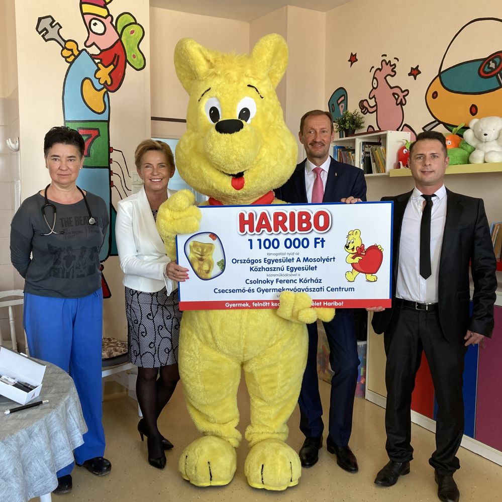 HARIBO Csolnoky Ferenc Kórház Csecsemő és Gyermekgyógyászati Centrum adomány műszer újszülött átadás