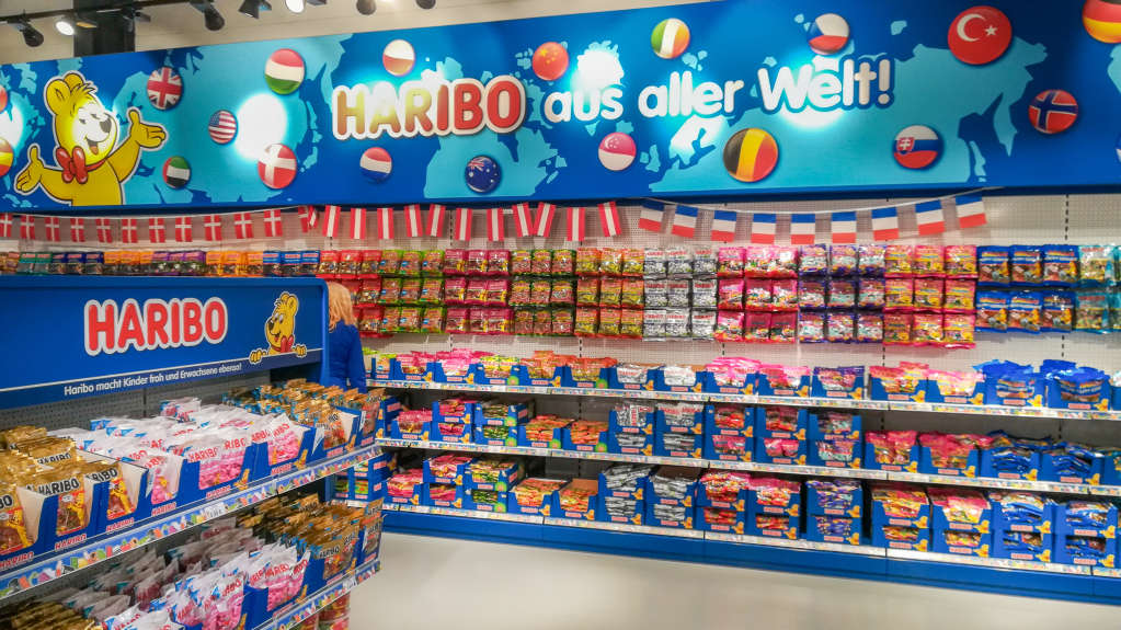 Verschiedene HARIBO Produkte im HARIBO Shop in Mühlheim-Kärlich