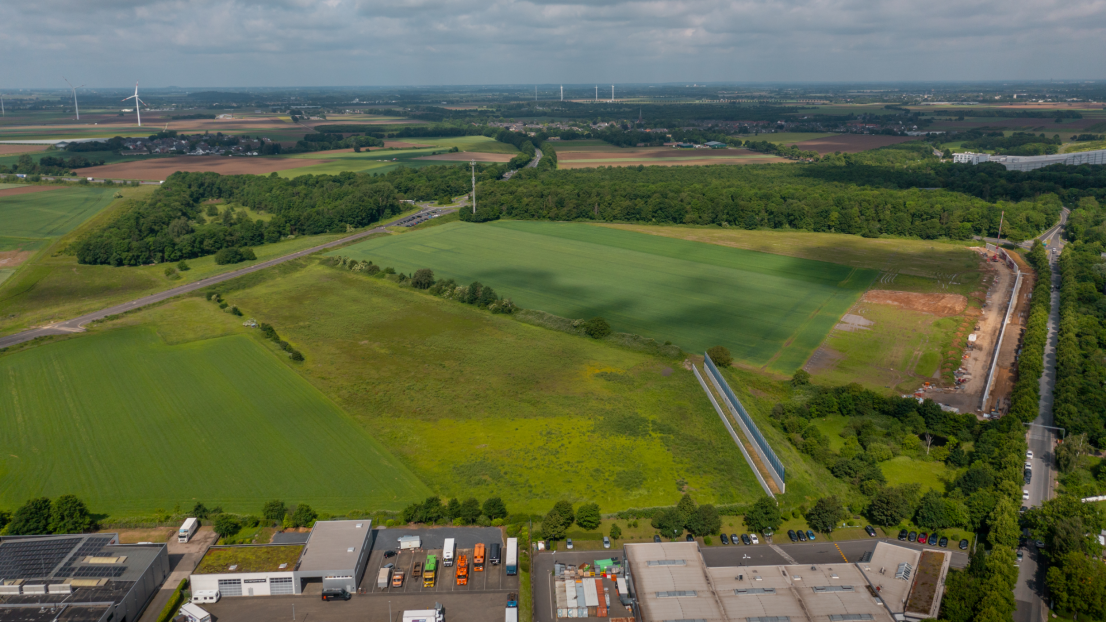 Das geplante Gelände in Neuss-Holzheim. Hier soll das neue, hochmoderne Werk entstehen.