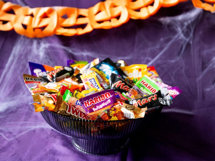 Halloween Süßigkeiten 16zu9 neu