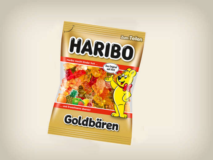 HARIBO Goldbären Verpackung im Jahr 2018 auf hellbraunem Hintergrund