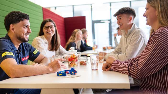 Teaser Rectangle Trainees