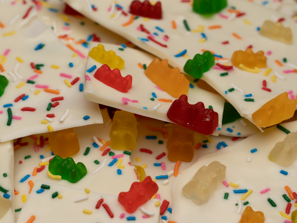 Lascas de Chocolate Branco com Ursinhos de Ouro Haribo Teaser