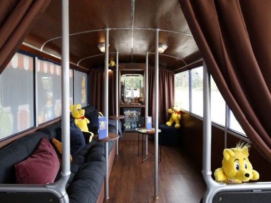 „HARIBOs Filmbüdchen" ist ein ausgebauter historischer HARIBO-Bus aus den 1930er Jahren