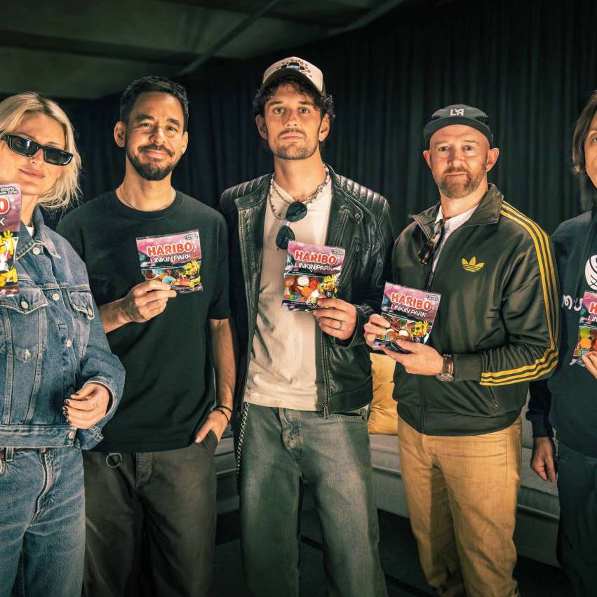 Die Band Linkin Park mit der Fruchtgummi-Sonderedition HARIBO Linkin Park Mix